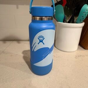 Hydro Flask Blue Wave Design Bottle